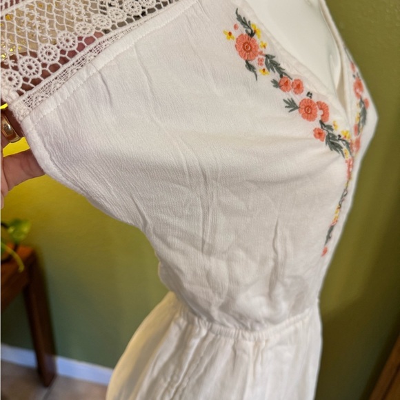 Abercrombie & Fitch White Floral Embroidered Romper - Picture 3 of 11